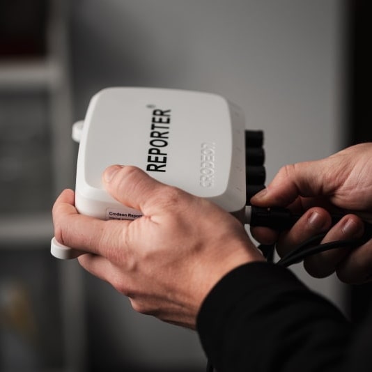 A sensor being connected to Reporter