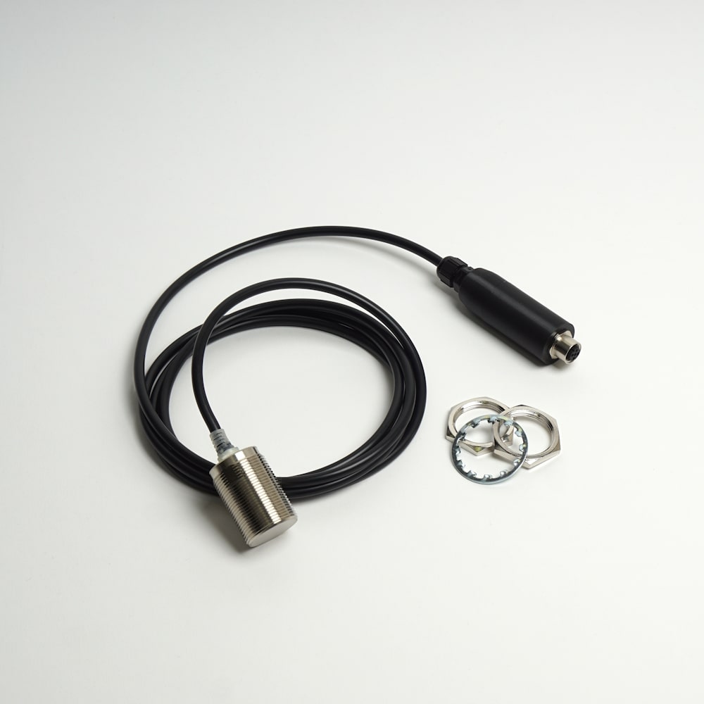 Inductive proximity sensor